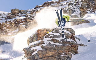 Line Freeskier bei einem Sprung