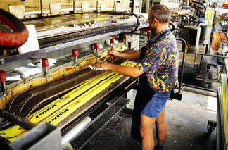 Altes Bild aus der Völkl Fabrik