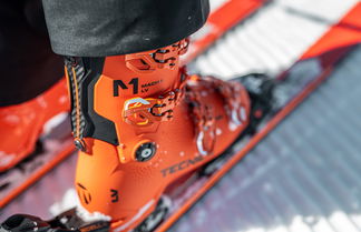 Entry ski boots 