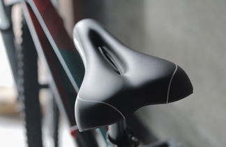 Schwarzer Fahrradsattel von oben