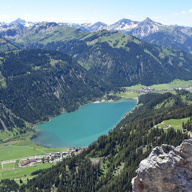 Blogbeitrag Bike and Hike Tourentipp: Blick auf die majestätische Tiroler Berglandschaft