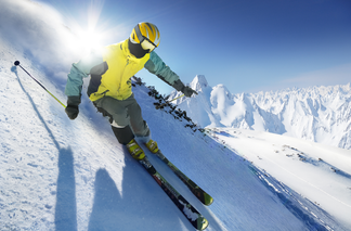Skifahrer beim Carving