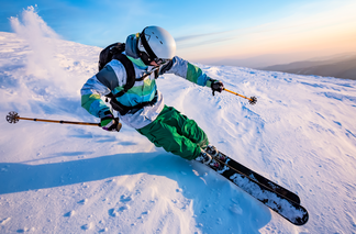 Skifahrer beim Carving
