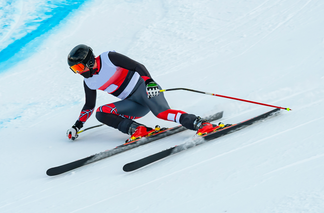 Skifahrer beim Carving