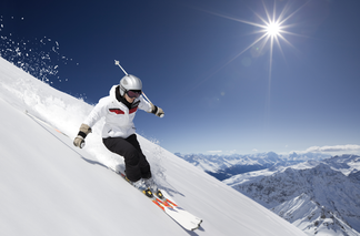 Skifahrer beim Carving