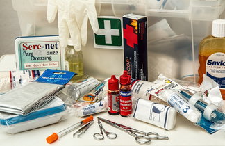Entry first aid kits