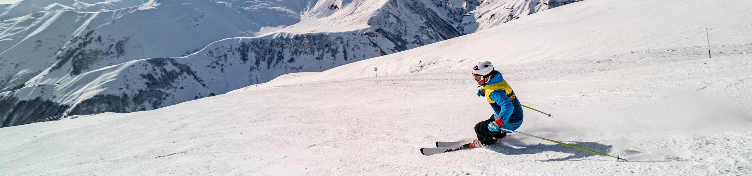 Skifahrer beim Carving